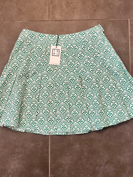THML Dresses & Skirts - NWT THML Anthropologie Green White Fleur de Lis Print Pleated Skirt Size Medium